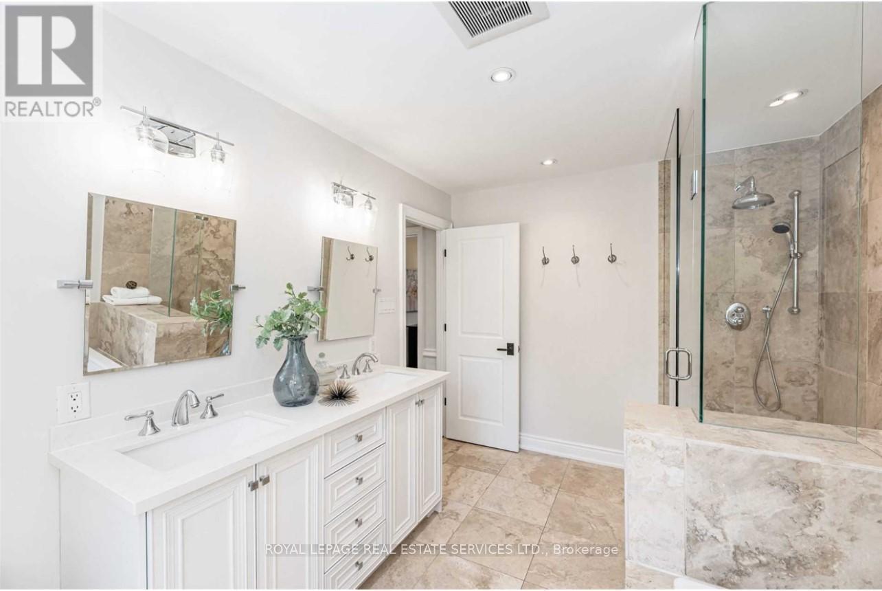 1302 Hillview Crescent, Oakville, Ontario  L6H 2C7 - Photo 25 - W12642790