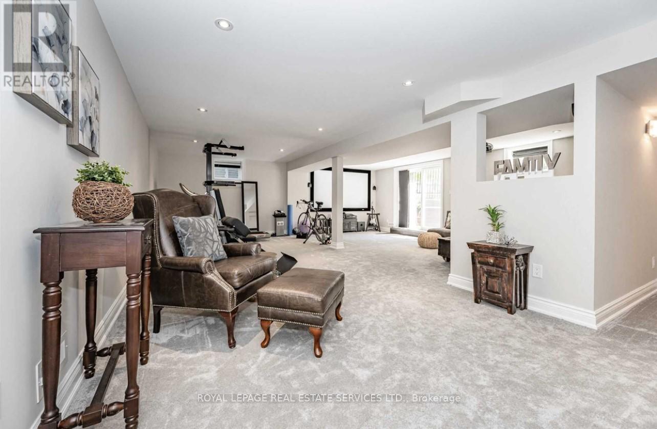 1302 Hillview Crescent, Oakville, Ontario  L6H 2C7 - Photo 27 - W12642790