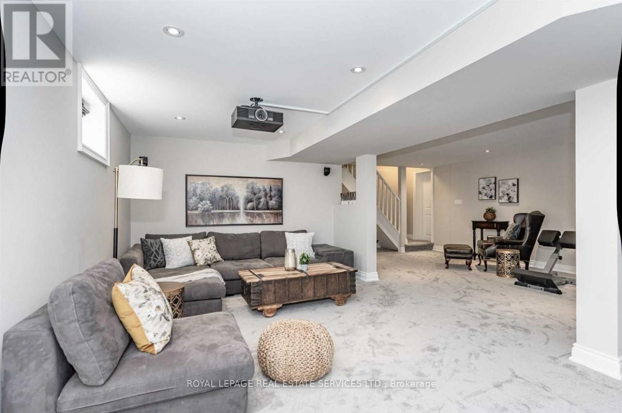 1302 Hillview Crescent, Oakville, Ontario  L6H 2C7 - Photo 29 - W12642790