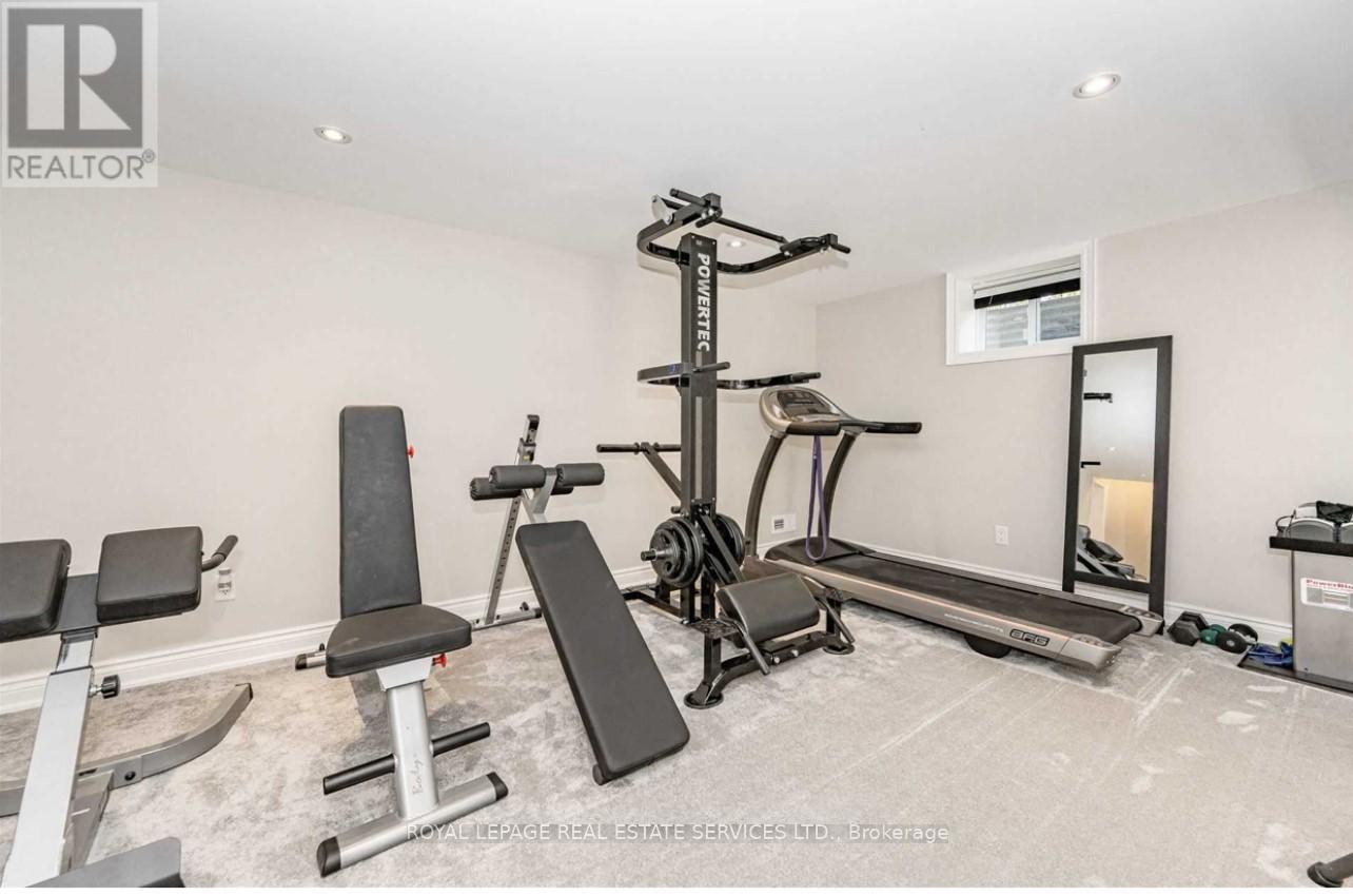 1302 Hillview Crescent, Oakville, Ontario  L6H 2C7 - Photo 31 - W12642790