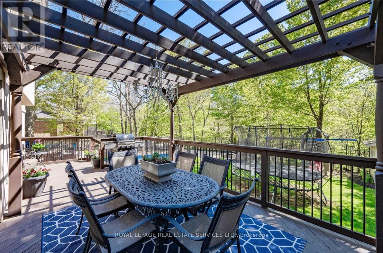 1302 Hillview Crescent, Oakville, Ontario  L6H 2C7 - Photo 32 - W12642790