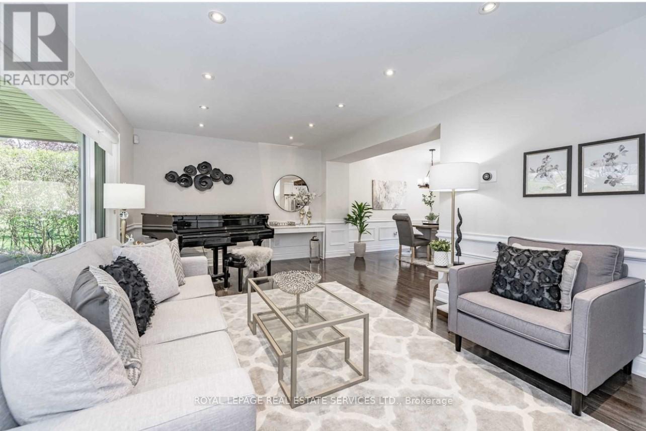 1302 Hillview Crescent, Oakville, Ontario  L6H 2C7 - Photo 6 - W12642790