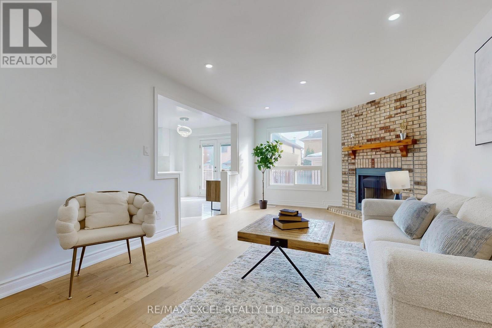 4388 Guildwood Way, Mississauga, Ontario  L5R 2A4 - Photo 13 - W12642818