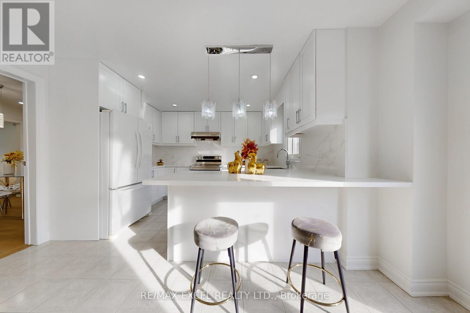 4388 Guildwood Way, Mississauga, Ontario  L5R 2A4 - Photo 16 - W12642818