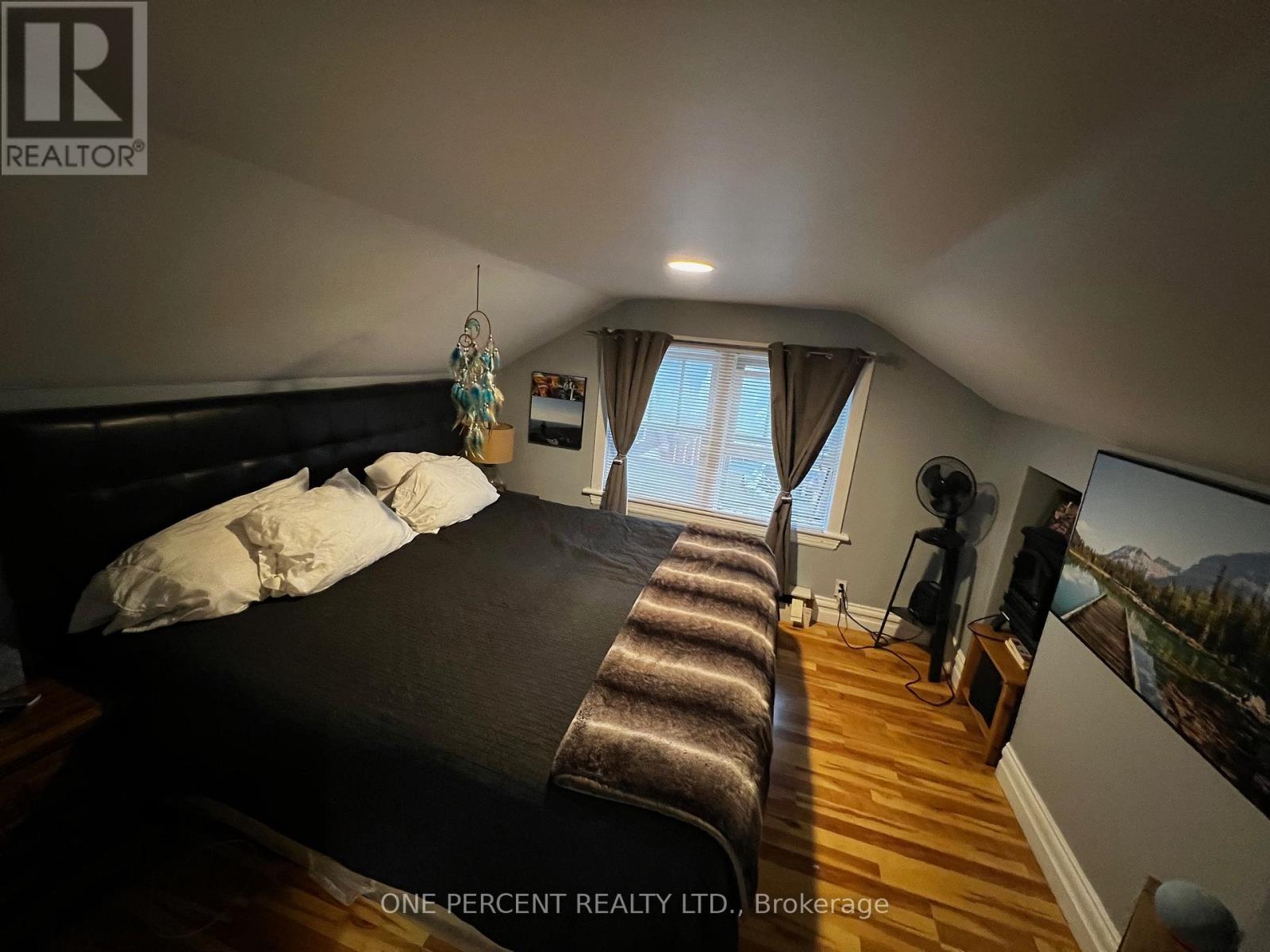 341 Antwerp Avenue, Greater Sudbury, Ontario  P3C 4M8 - Photo 3 - X12642744