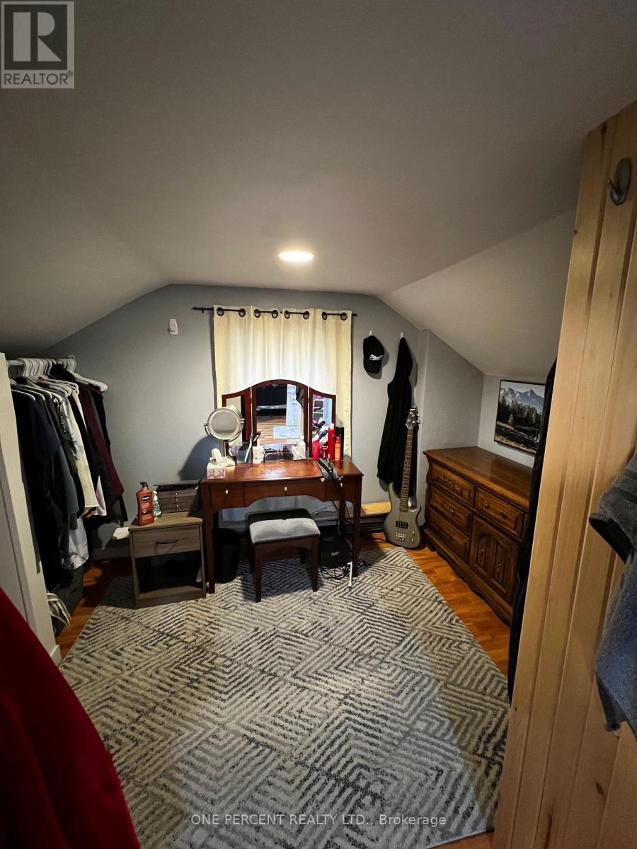 341 Antwerp Avenue, Greater Sudbury, Ontario  P3C 4M8 - Photo 4 - X12642744