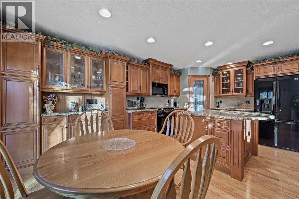 114 Valley Ponds Crescent Nw, Calgary, Alberta  T3B 5T7 - Photo 17 - A2268163