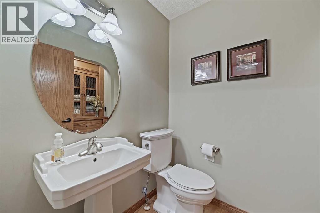 114 Valley Ponds Crescent Nw, Calgary, Alberta  T3B 5T7 - Photo 23 - A2268163