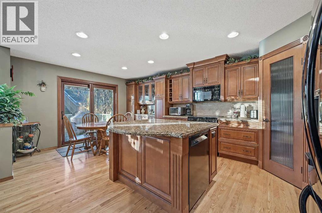 114 Valley Ponds Crescent Nw, Calgary, Alberta  T3B 5T7 - Photo 14 - A2268163