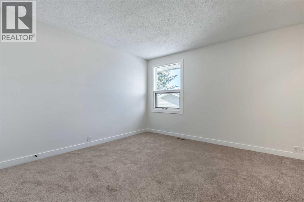 15 Woodford Crescent Sw, Calgary, Alberta  T2W 4C5 - Photo 15 - A2272502