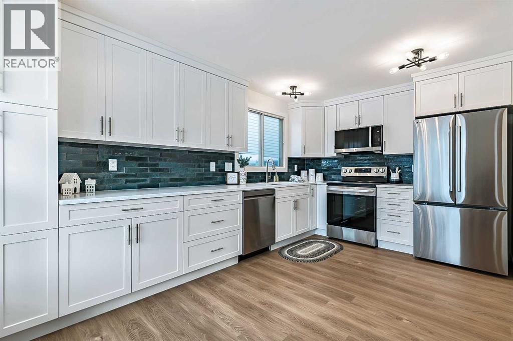 15 Woodford Crescent Sw, Calgary, Alberta  T2W 4C5 - Photo 7 - A2272502