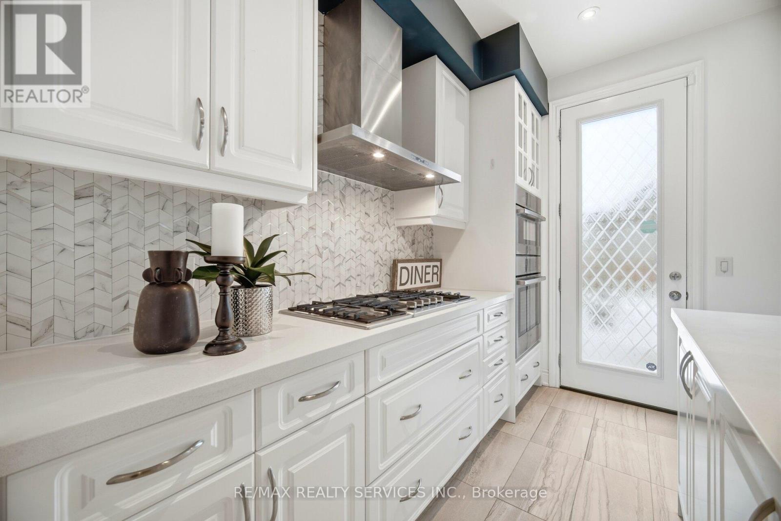 72 Bonnieglen Farm Boulevard, Caledon, Ontario  L7C 4C8 - Photo 20 - W12642840