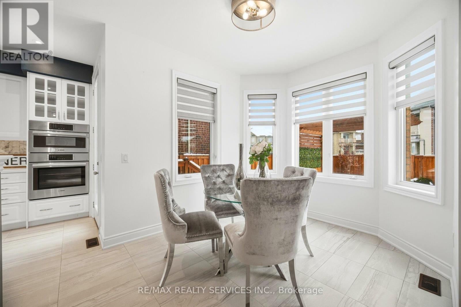 72 Bonnieglen Farm Boulevard, Caledon, Ontario  L7C 4C8 - Photo 15 - W12642840