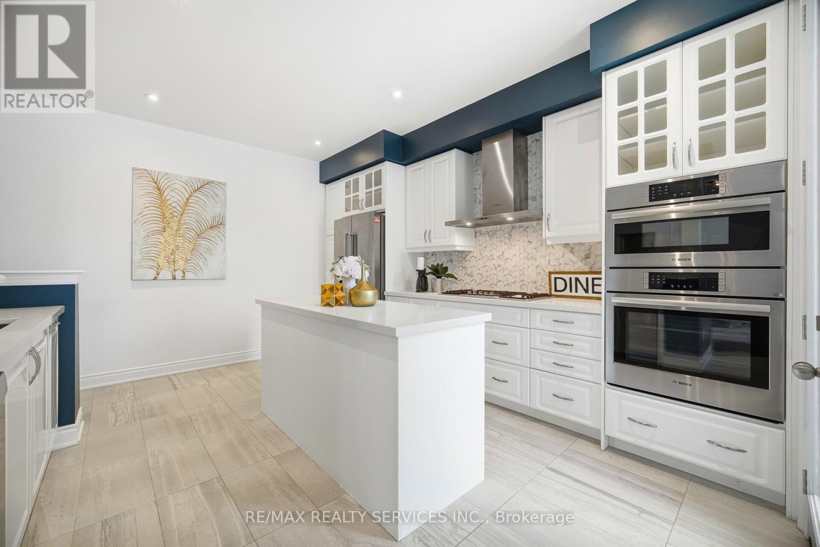 72 Bonnieglen Farm Boulevard, Caledon, Ontario  L7C 4C8 - Photo 19 - W12642840