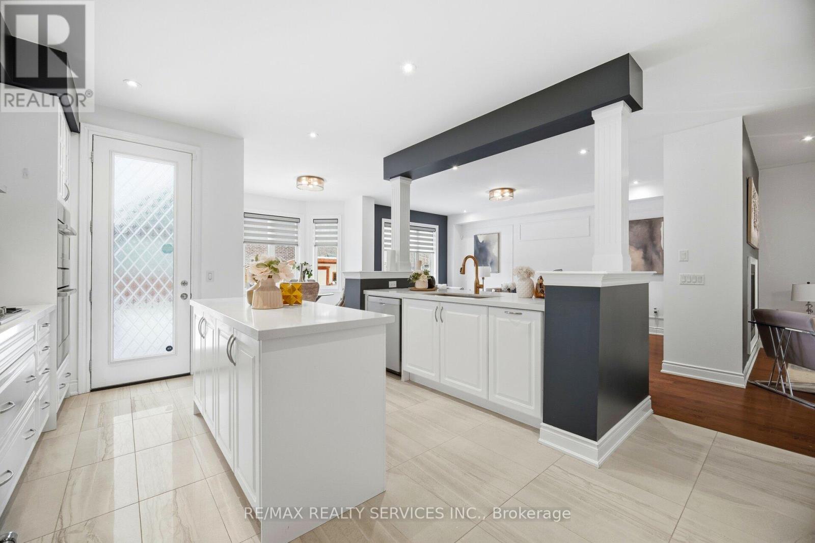 72 Bonnieglen Farm Boulevard, Caledon, Ontario  L7C 4C8 - Photo 17 - W12642840