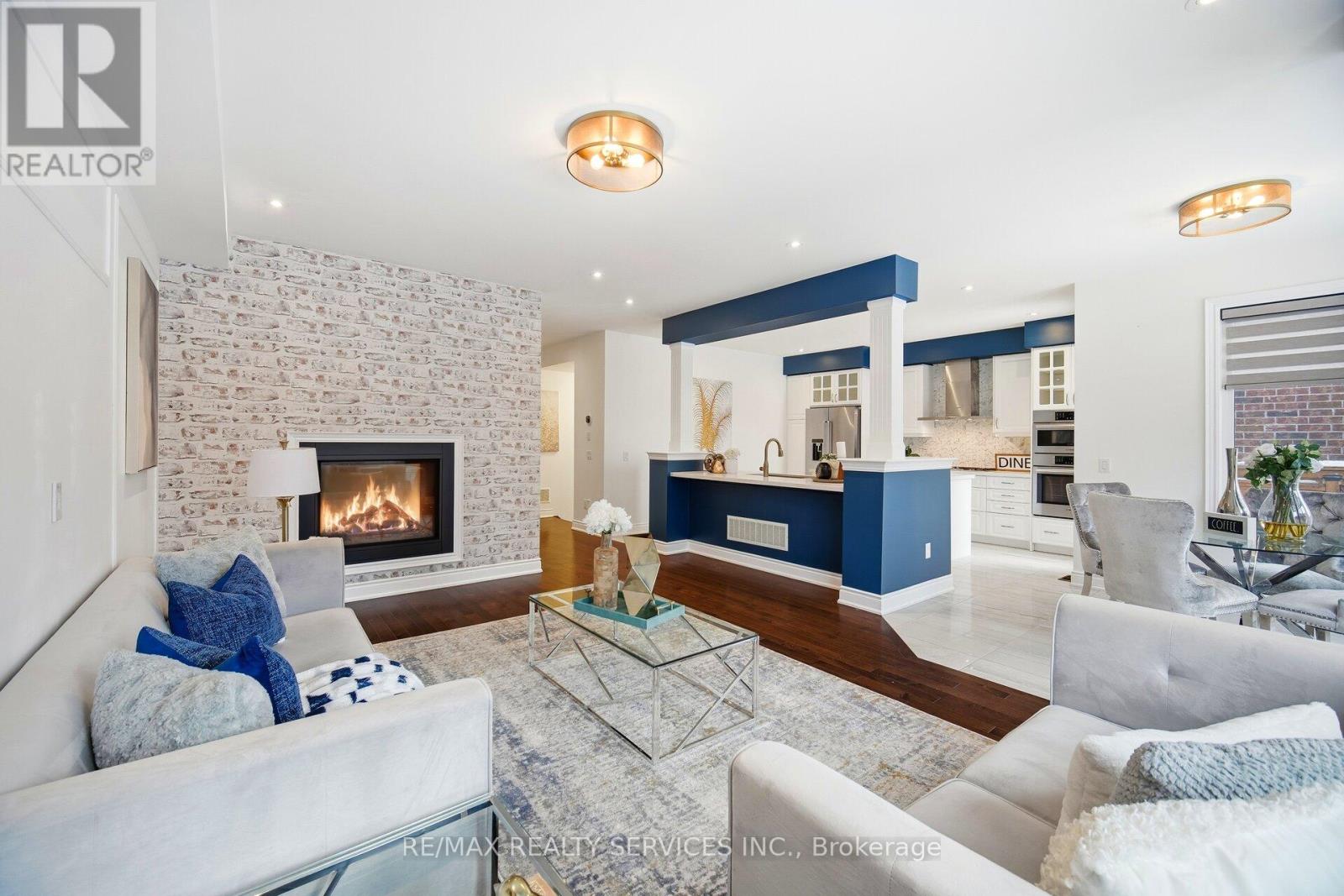 72 Bonnieglen Farm Boulevard, Caledon, Ontario  L7C 4C8 - Photo 3 - W12642840