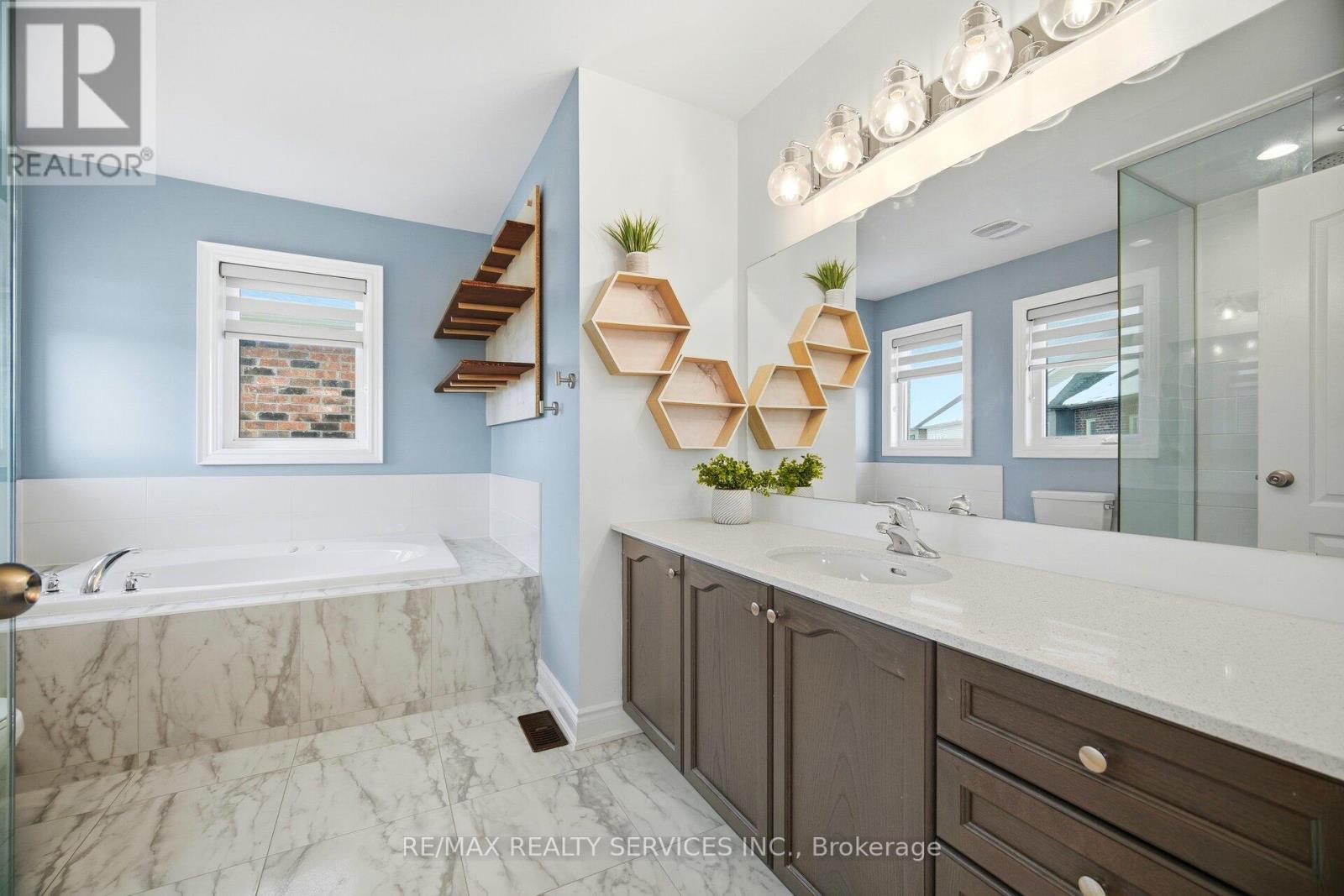 72 Bonnieglen Farm Boulevard, Caledon, Ontario  L7C 4C8 - Photo 29 - W12642840