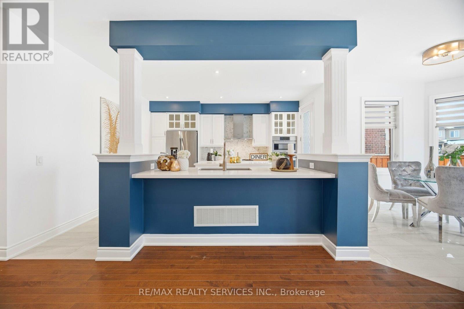 72 Bonnieglen Farm Boulevard, Caledon, Ontario  L7C 4C8 - Photo 18 - W12642840