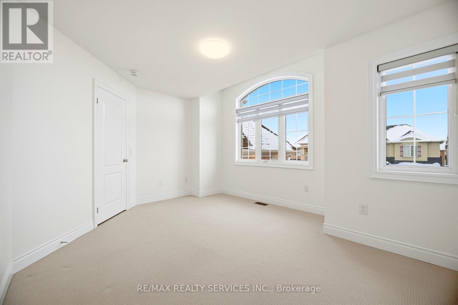 72 Bonnieglen Farm Boulevard, Caledon, Ontario  L7C 4C8 - Photo 32 - W12642840