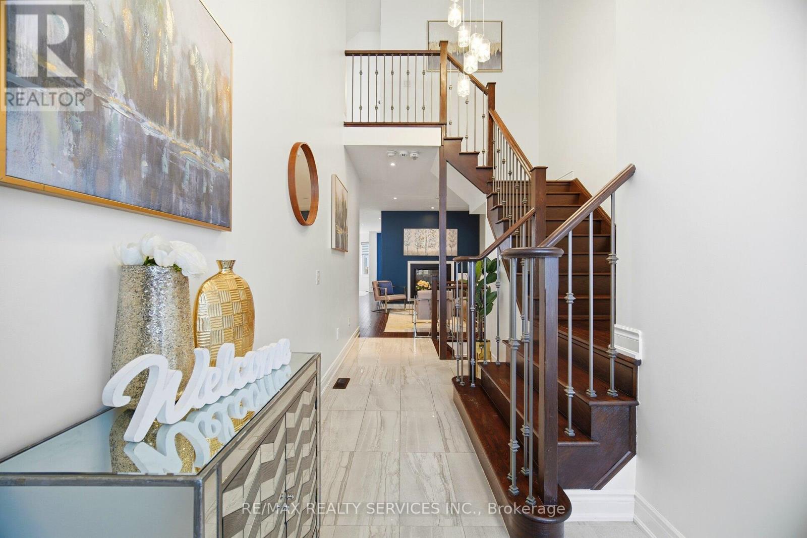 72 Bonnieglen Farm Boulevard, Caledon, Ontario  L7C 4C8 - Photo 6 - W12642840