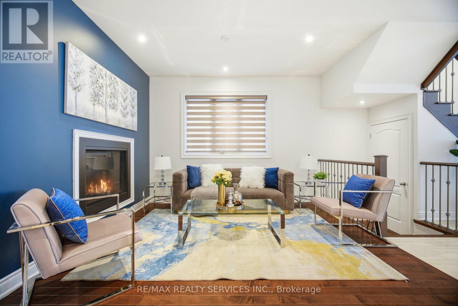 72 Bonnieglen Farm Boulevard, Caledon, Ontario  L7C 4C8 - Photo 8 - W12642840