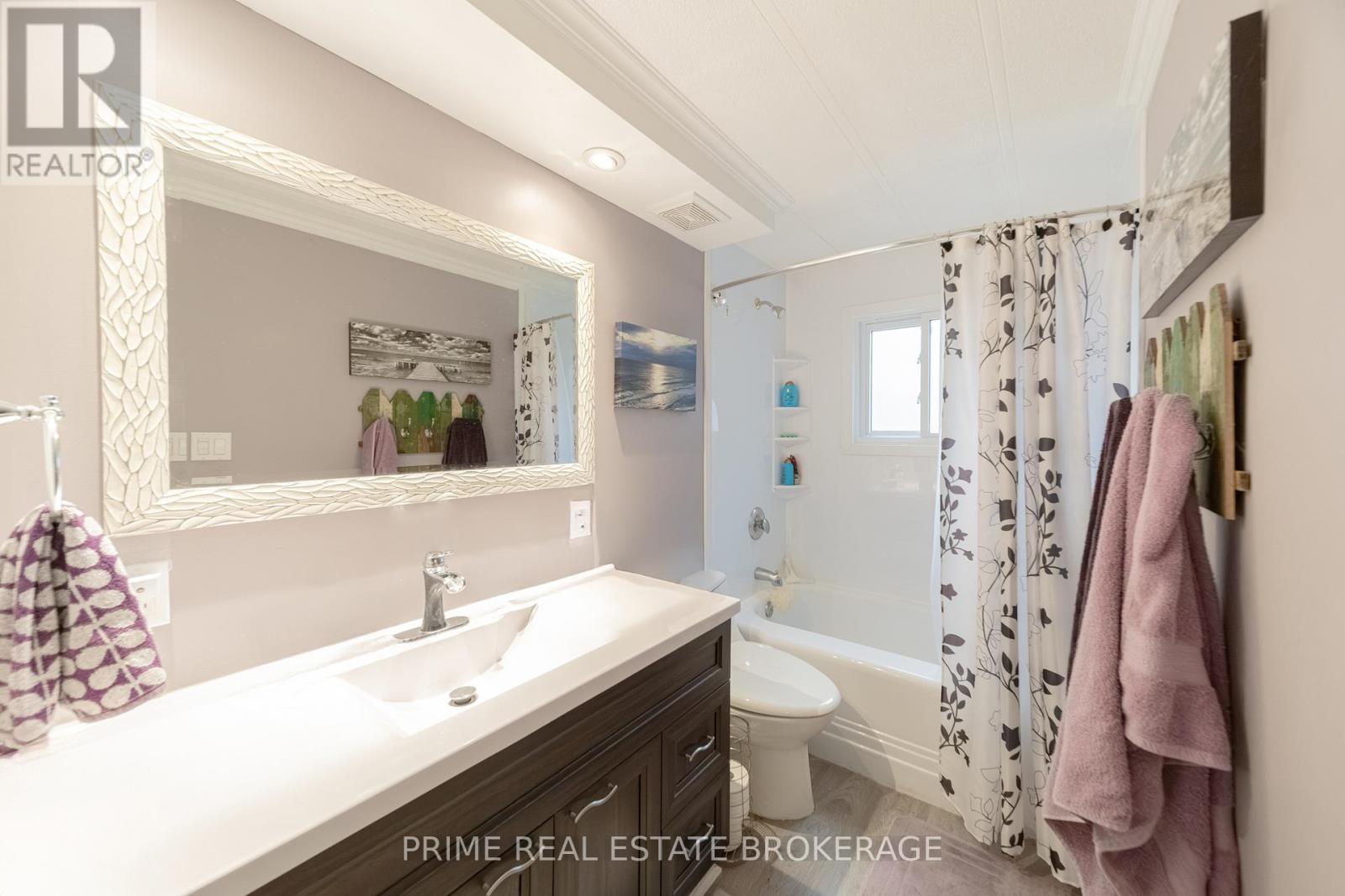 246 Southwinds Court, South Huron, Ontario  N0M 1T0 - Photo 12 - X12552472