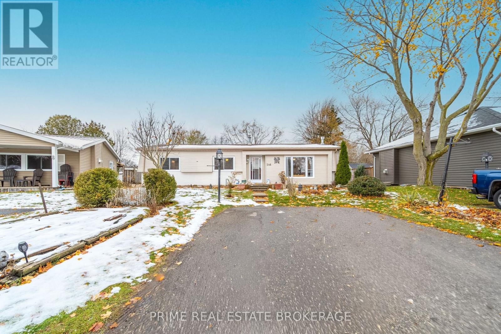 246 Southwinds Court, South Huron, Ontario  N0M 1T0 - Photo 2 - X12552472