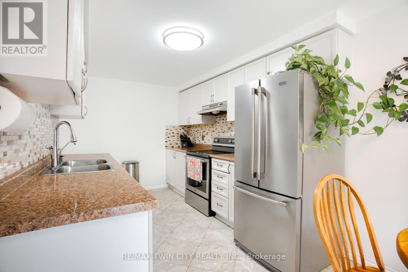 135 Eastforest Trail, Kitchener, Ontario  N2N 3E4 - Photo 16 - X12423328