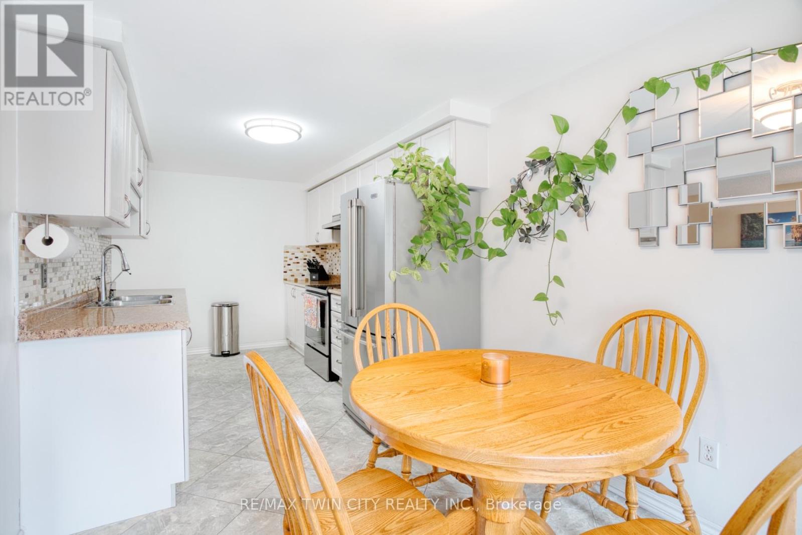 135 Eastforest Trail, Kitchener, Ontario  N2N 3E4 - Photo 13 - X12423328