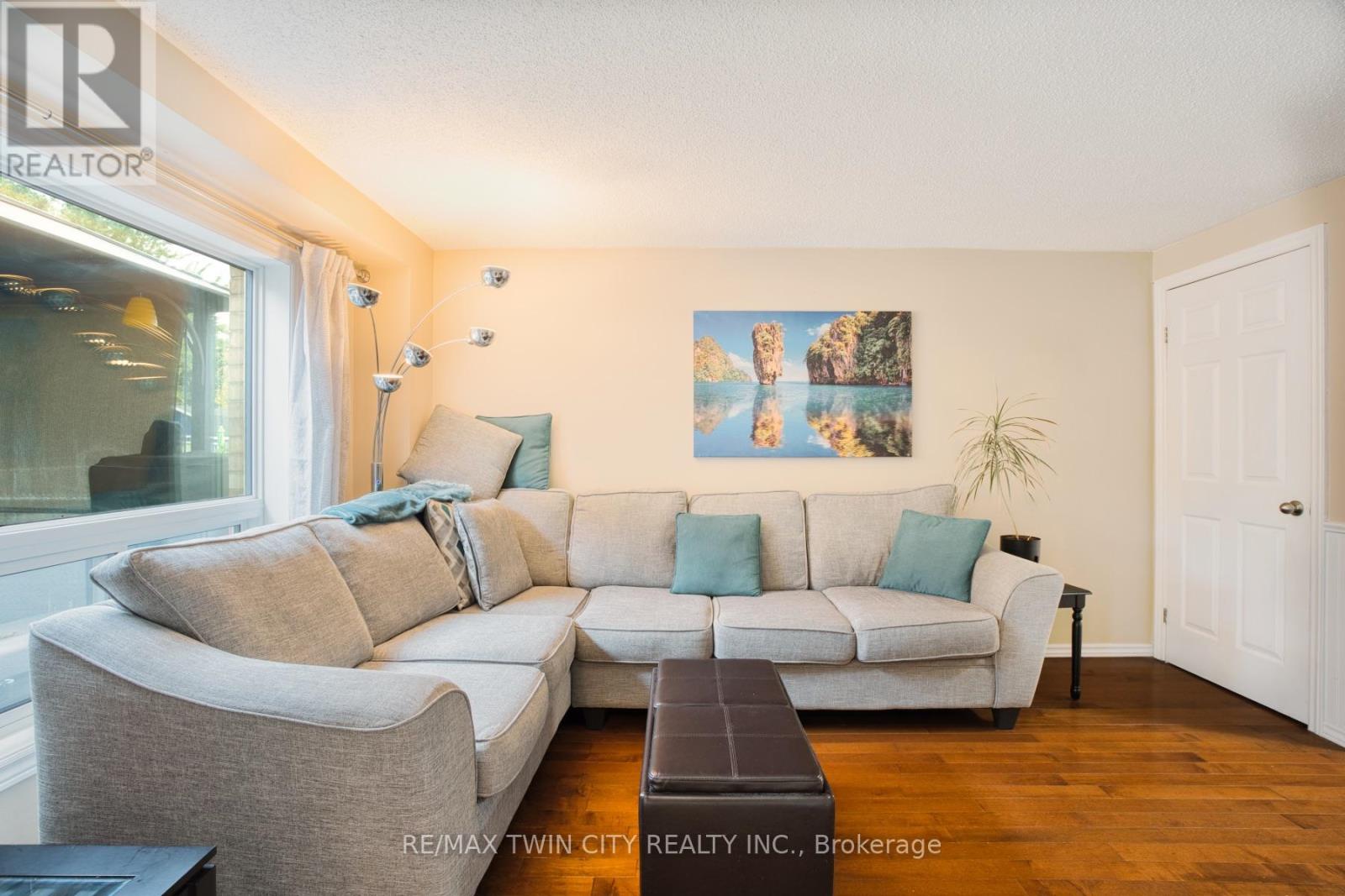 135 Eastforest Trail, Kitchener, Ontario  N2N 3E4 - Photo 9 - X12423328