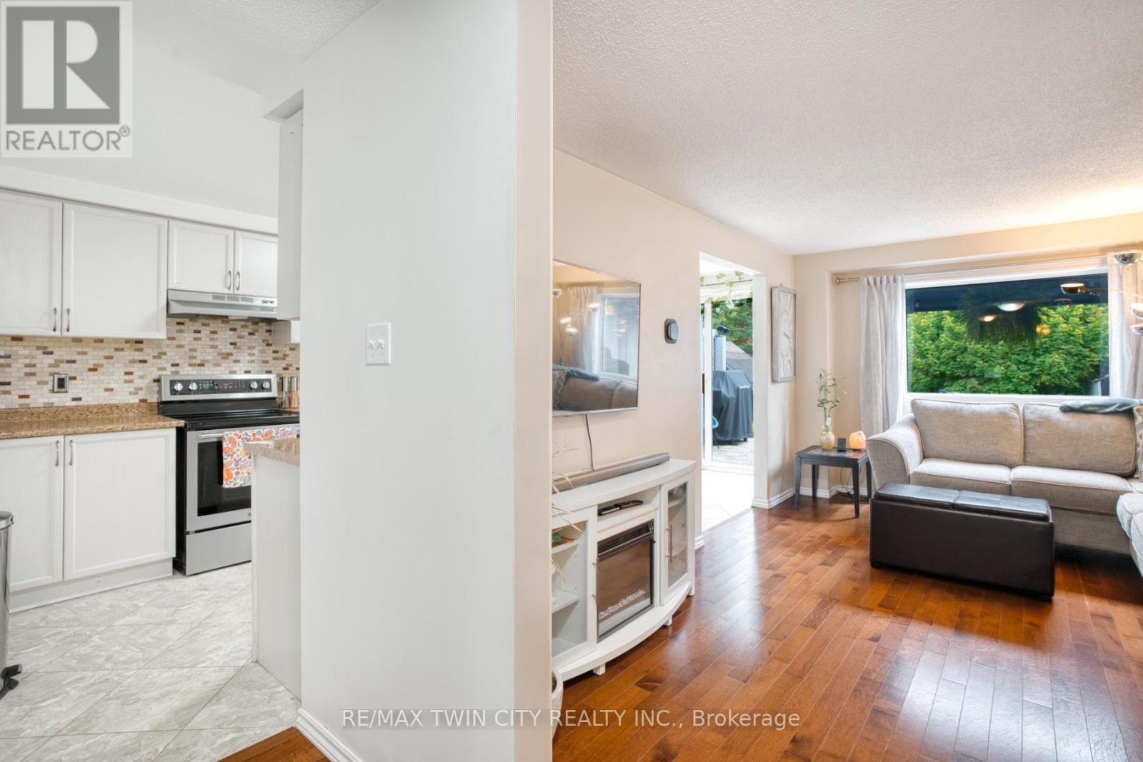 135 Eastforest Trail, Kitchener, Ontario  N2N 3E4 - Photo 7 - X12423328