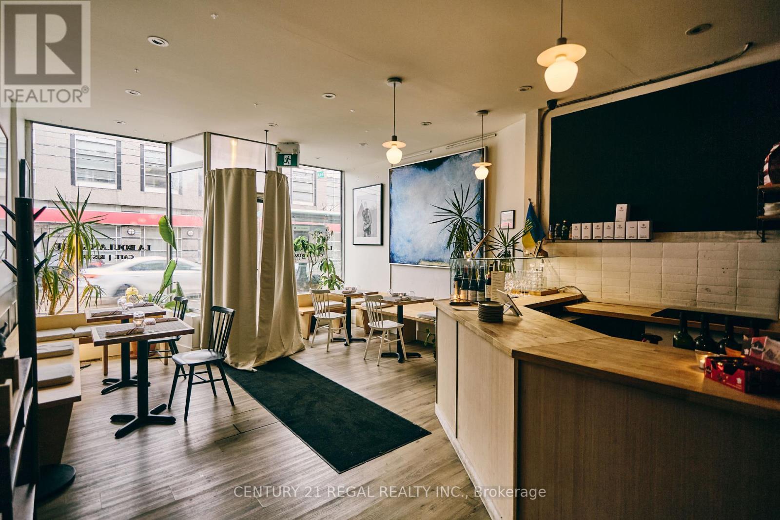 1134 Dundas Street W, Toronto, Ontario  M6J 1X2 - Photo 4 - C12642924