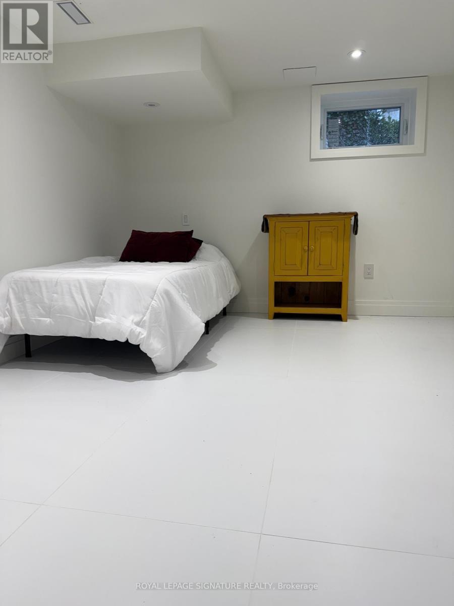 19 Teddington Park Avenue, Toronto, Ontario  M4N 2C4 - Photo 12 - C12450905