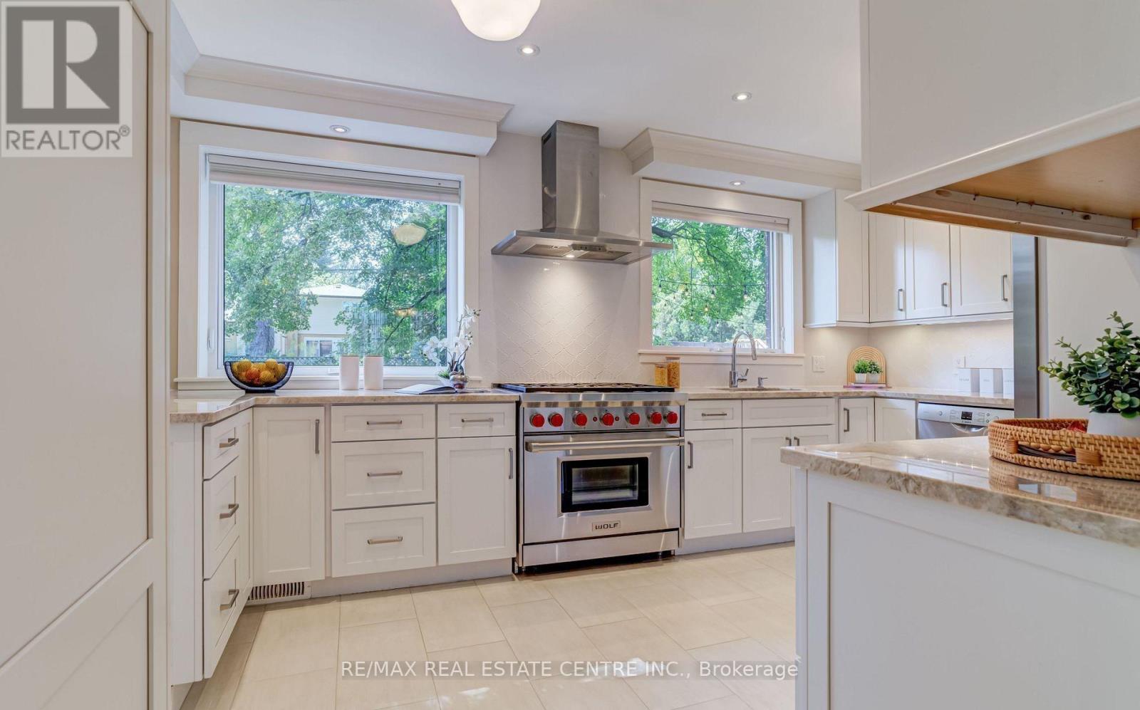 196 Sabel Street, Oakville (Br Bronte), Ontario  L6L 3V4 - Photo 13 - W12641666