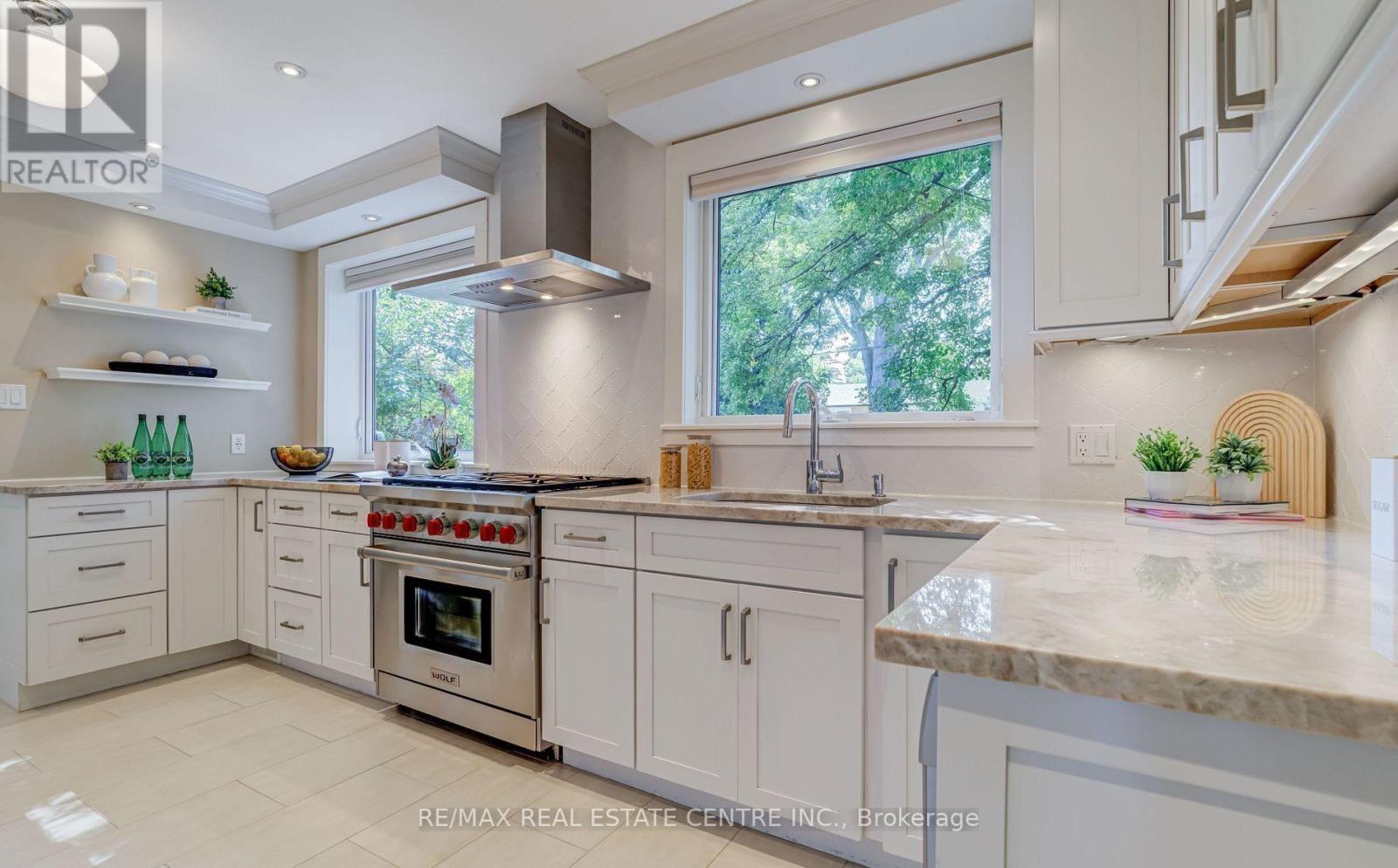 196 Sabel Street, Oakville (Br Bronte), Ontario  L6L 3V4 - Photo 11 - W12641666