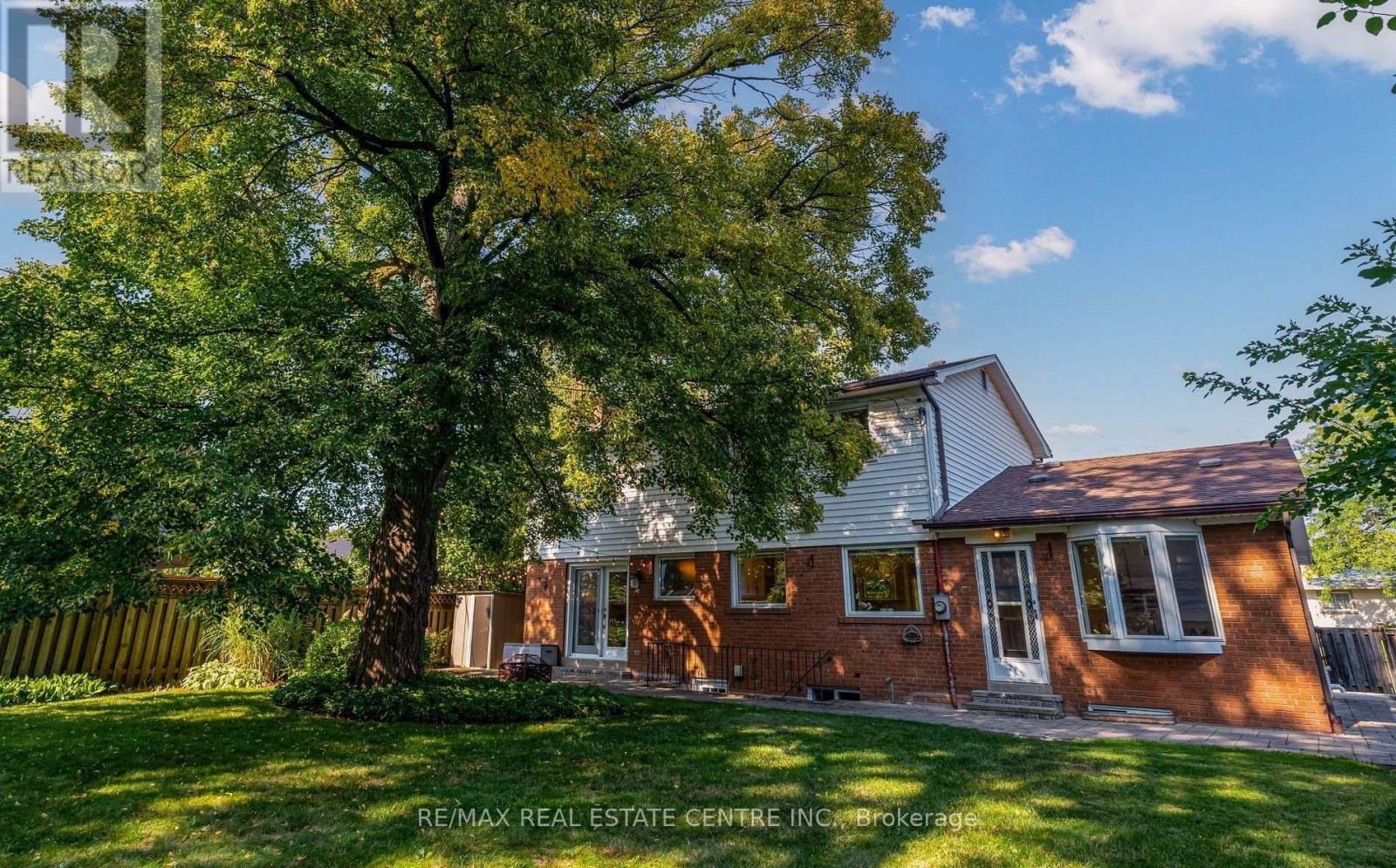 196 Sabel Street, Oakville (Br Bronte), Ontario  L6L 3V4 - Photo 35 - W12641666