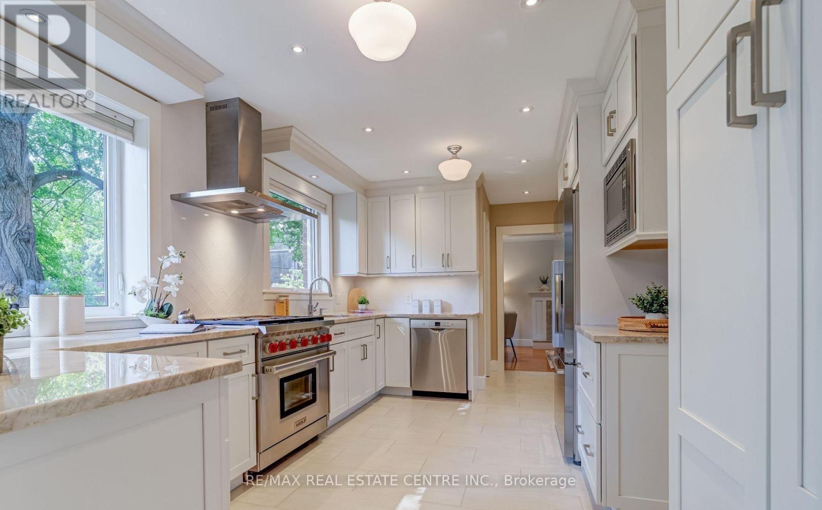 196 Sabel Street, Oakville (Br Bronte), Ontario  L6L 3V4 - Photo 10 - W12641666