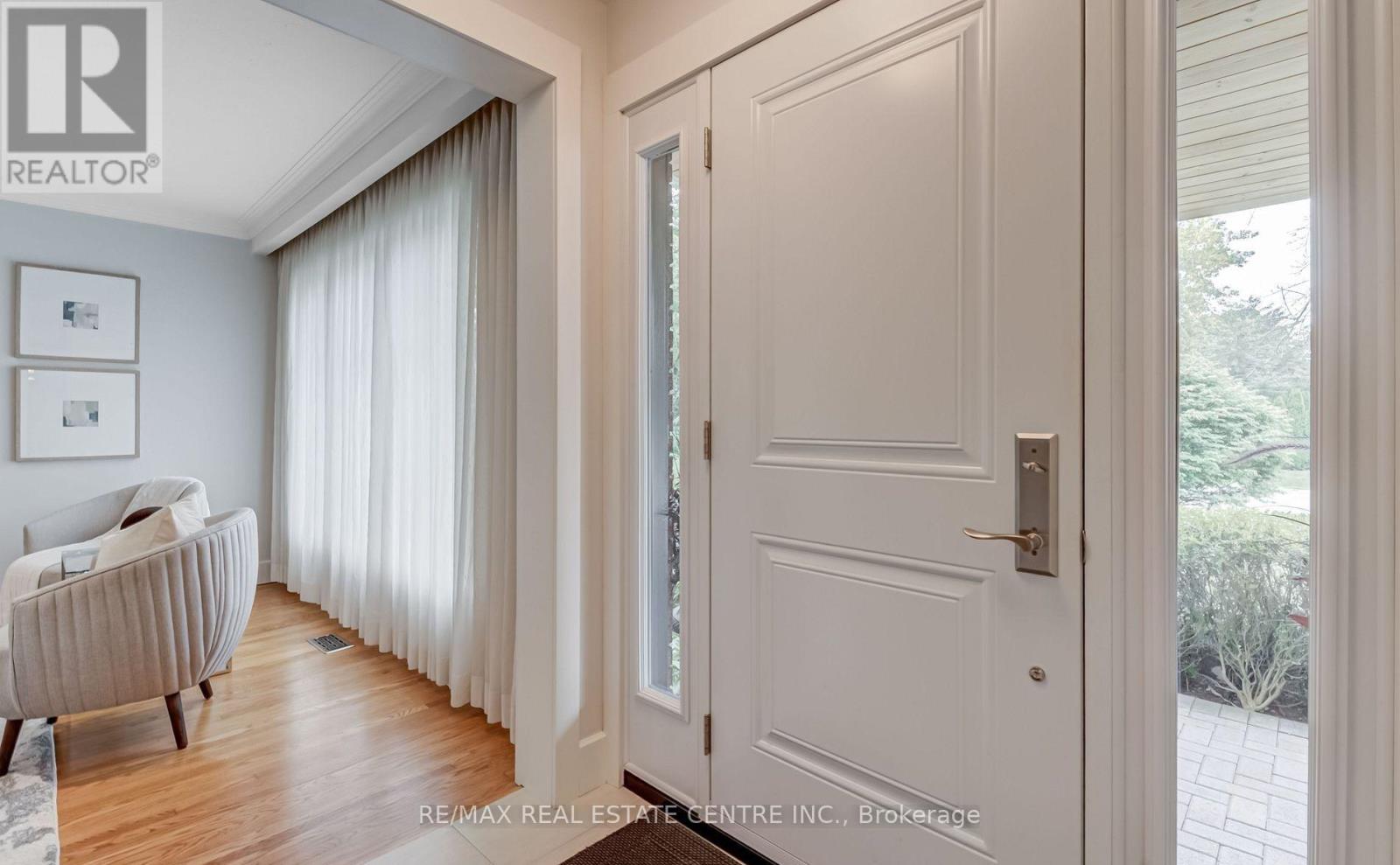 196 Sabel Street, Oakville (Br Bronte), Ontario  L6L 3V4 - Photo 5 - W12641666