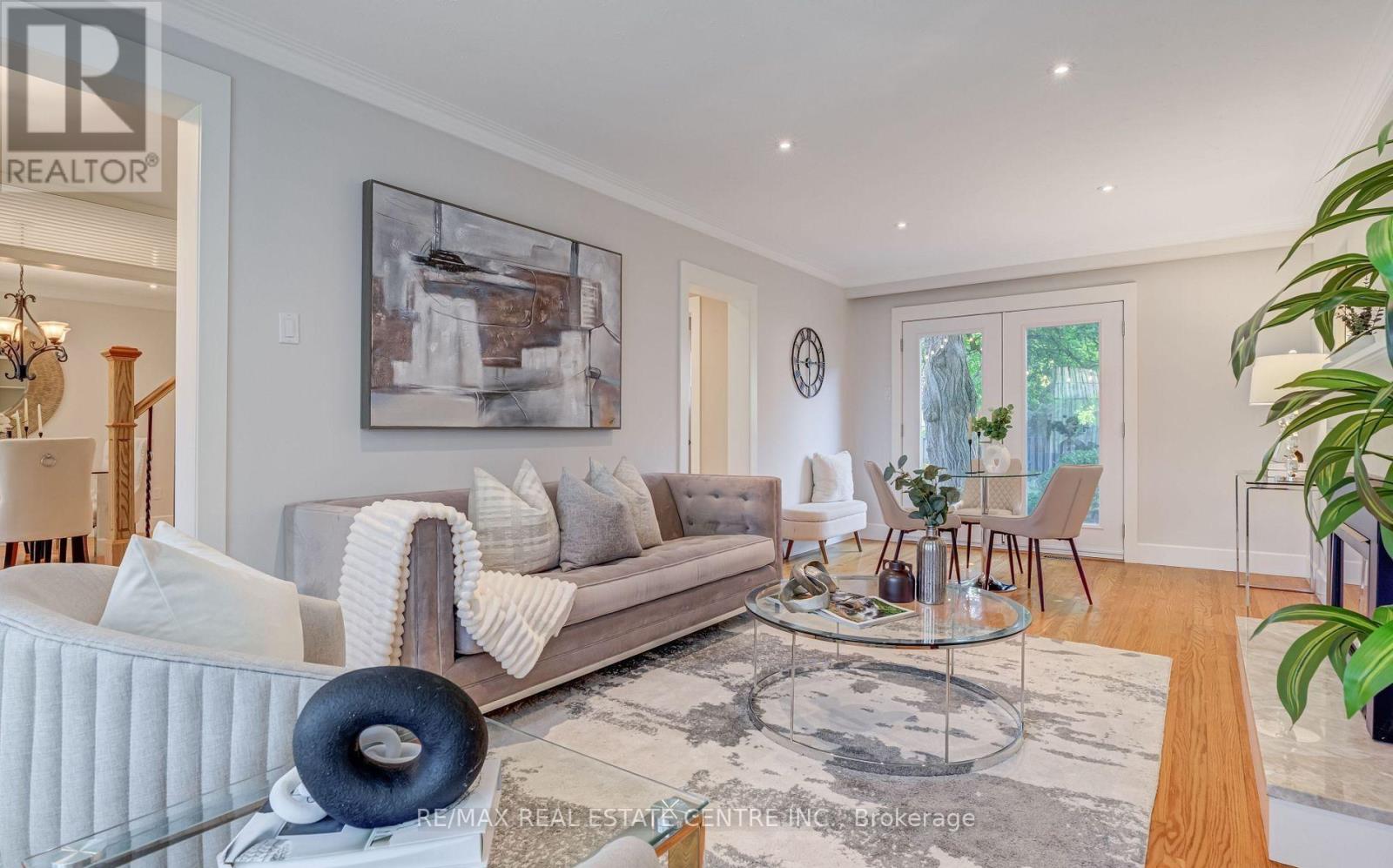 196 Sabel Street, Oakville (Br Bronte), Ontario  L6L 3V4 - Photo 7 - W12641666