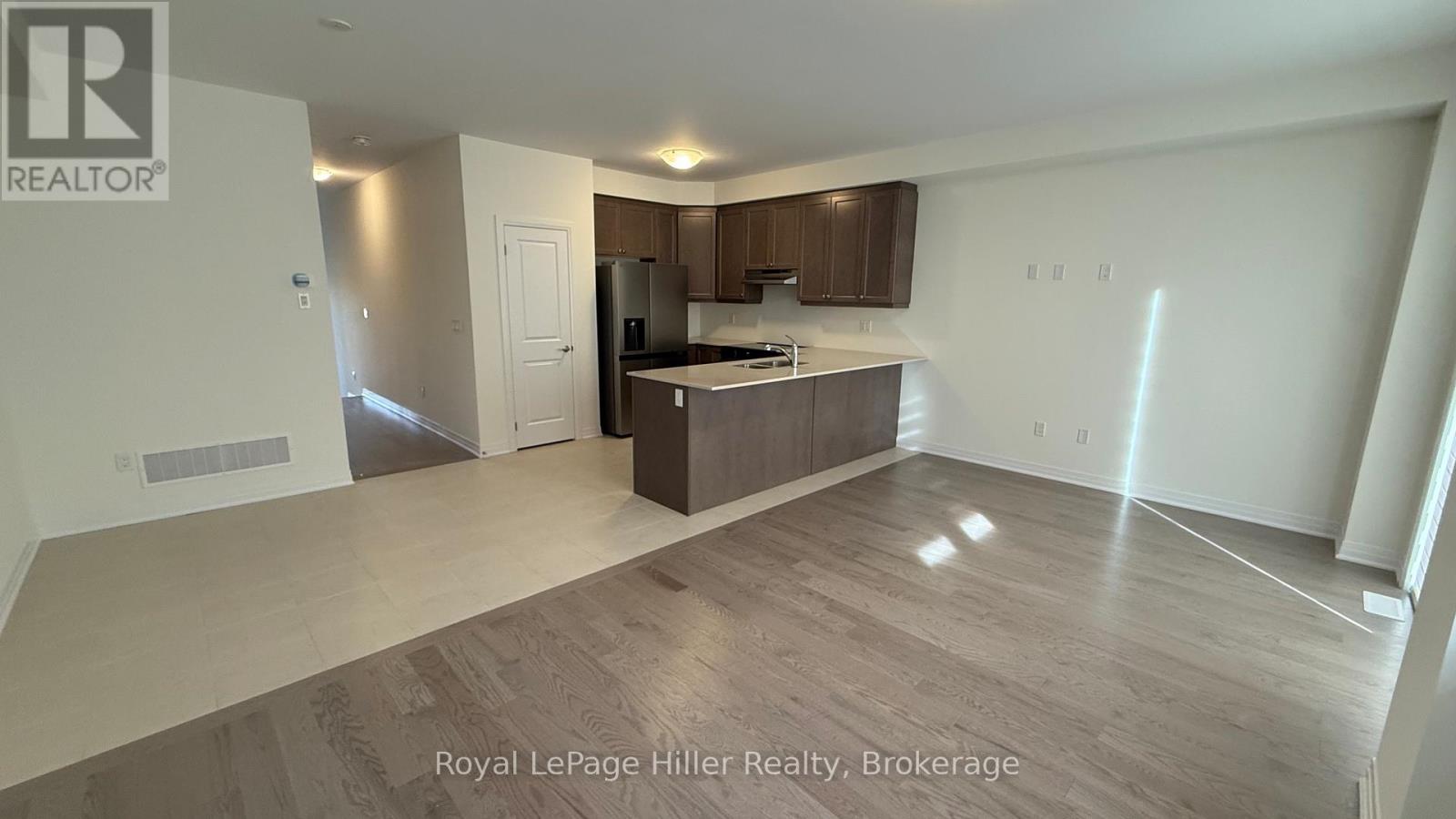 941 Douro Street, Stratford, Ontario  N5A 0M2 - Photo 4 - X12575786