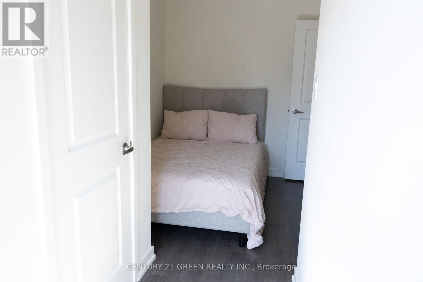 206 Huguenot Road, Oakville, Ontario  L6H 0L6 - Photo 10 - W12642876