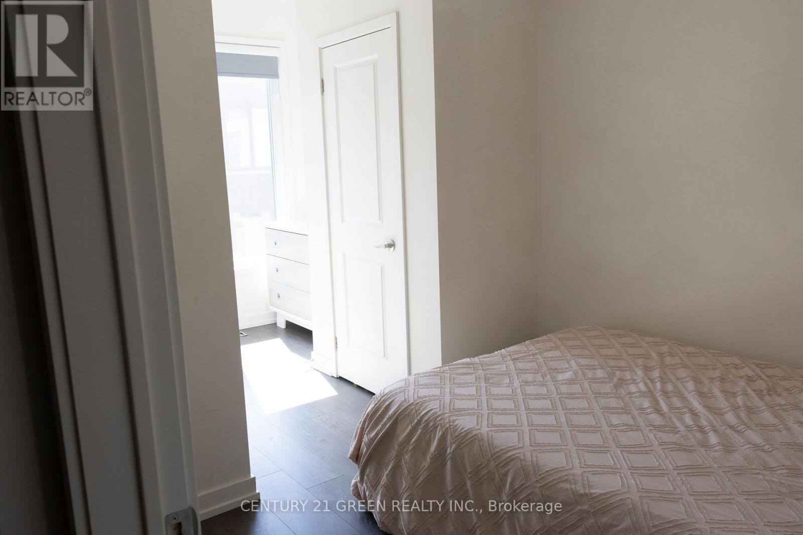 206 Huguenot Road, Oakville, Ontario  L6H 0L6 - Photo 11 - W12642876