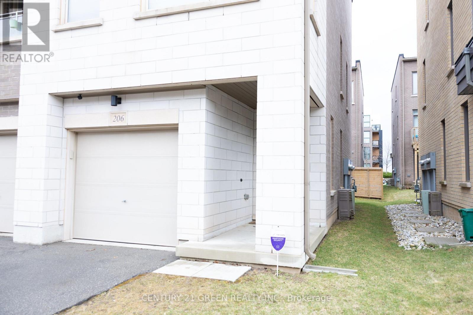 206 Huguenot Road, Oakville, Ontario  L6H 0L6 - Photo 2 - W12642876