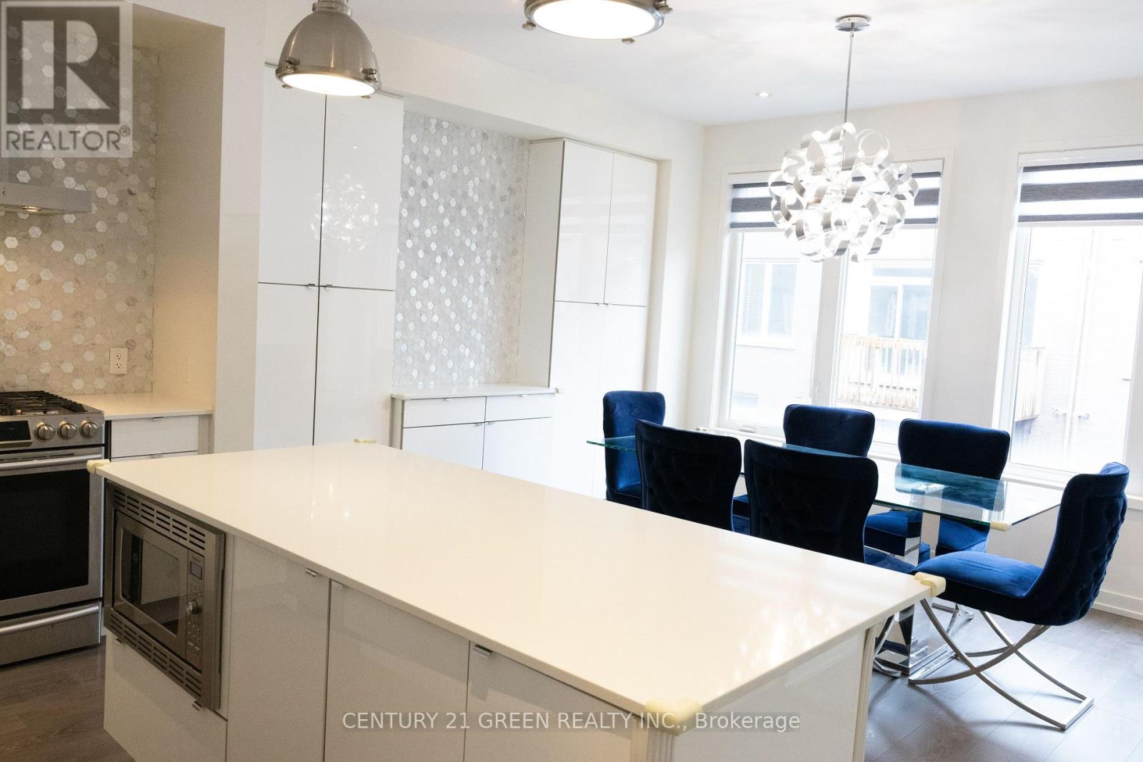 206 Huguenot Road, Oakville, Ontario  L6H 0L6 - Photo 3 - W12642876