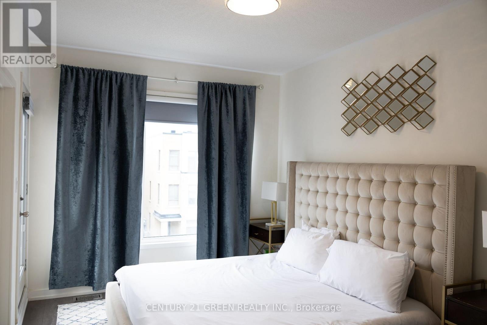 206 Huguenot Road, Oakville, Ontario  L6H 0L6 - Photo 8 - W12642876