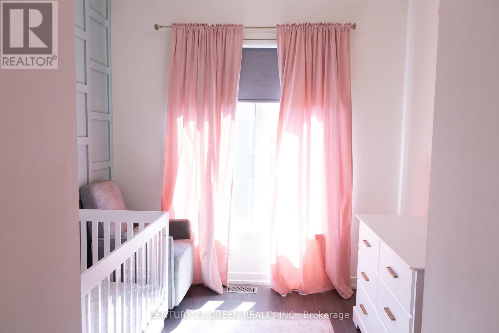 206 Huguenot Road, Oakville, Ontario  L6H 0L6 - Photo 9 - W12642876