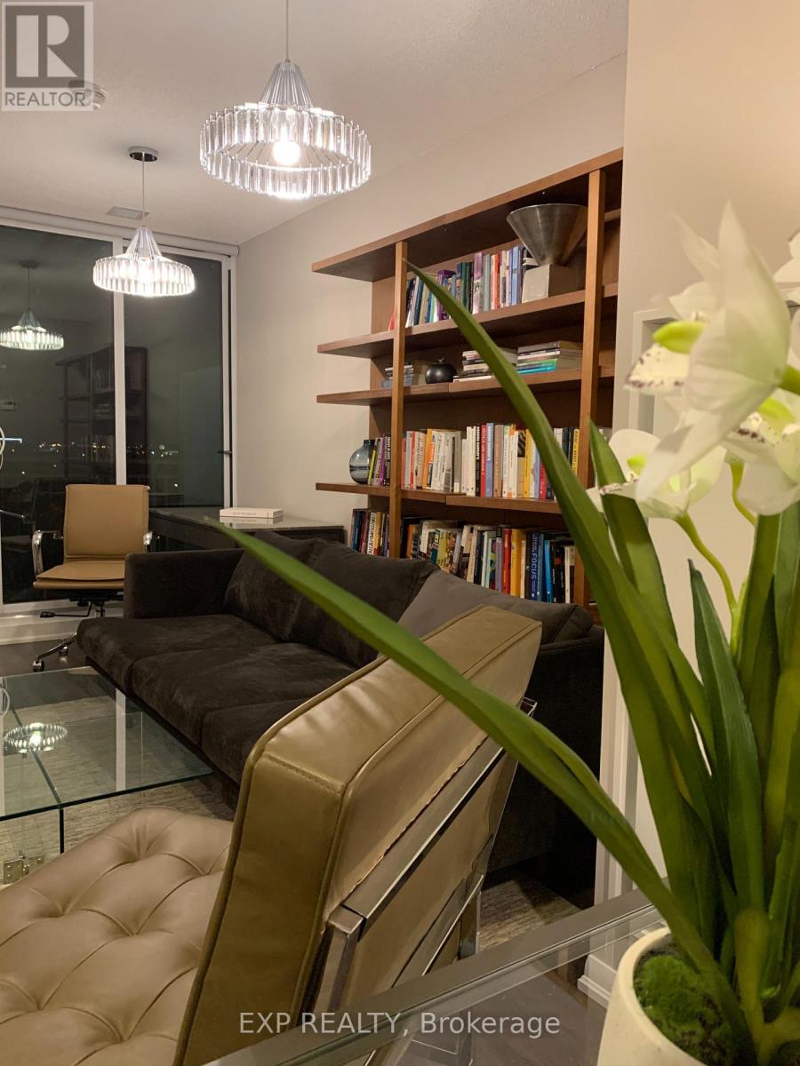 812 - 3091 Dufferin Street, Toronto, Ontario  M6A 0C4 - Photo 2 - W12642904