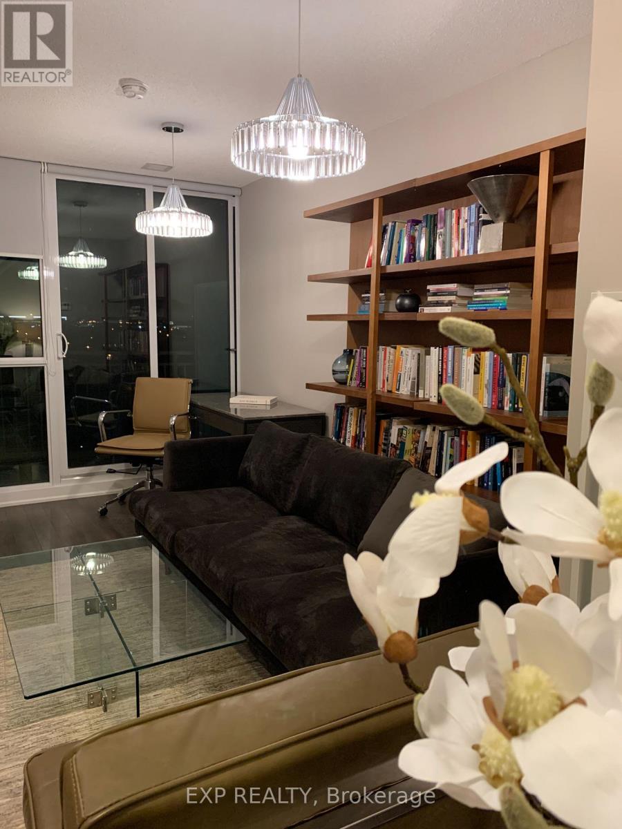 812 - 3091 Dufferin Street, Toronto, Ontario  M6A 0C4 - Photo 3 - W12642904