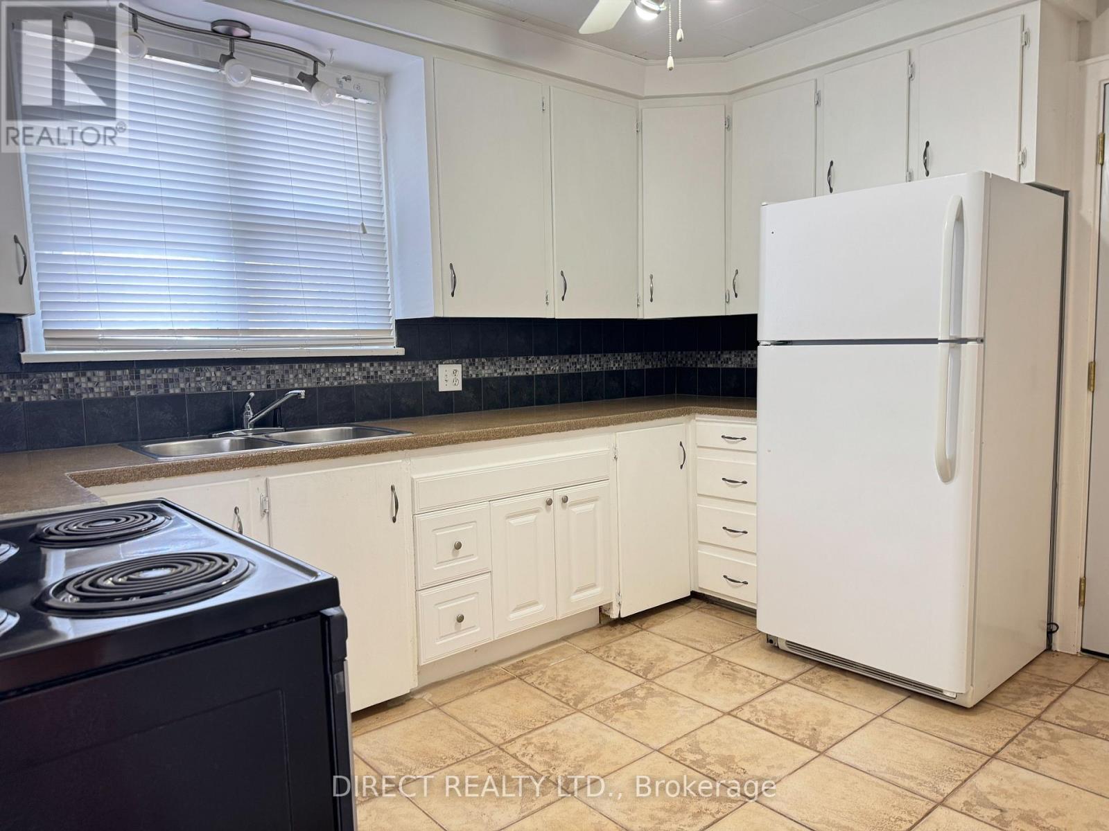 33 Sinclair Street, Belleville (Belleville Ward), Ontario  K8P 3S5 - Photo 14 - X12642996