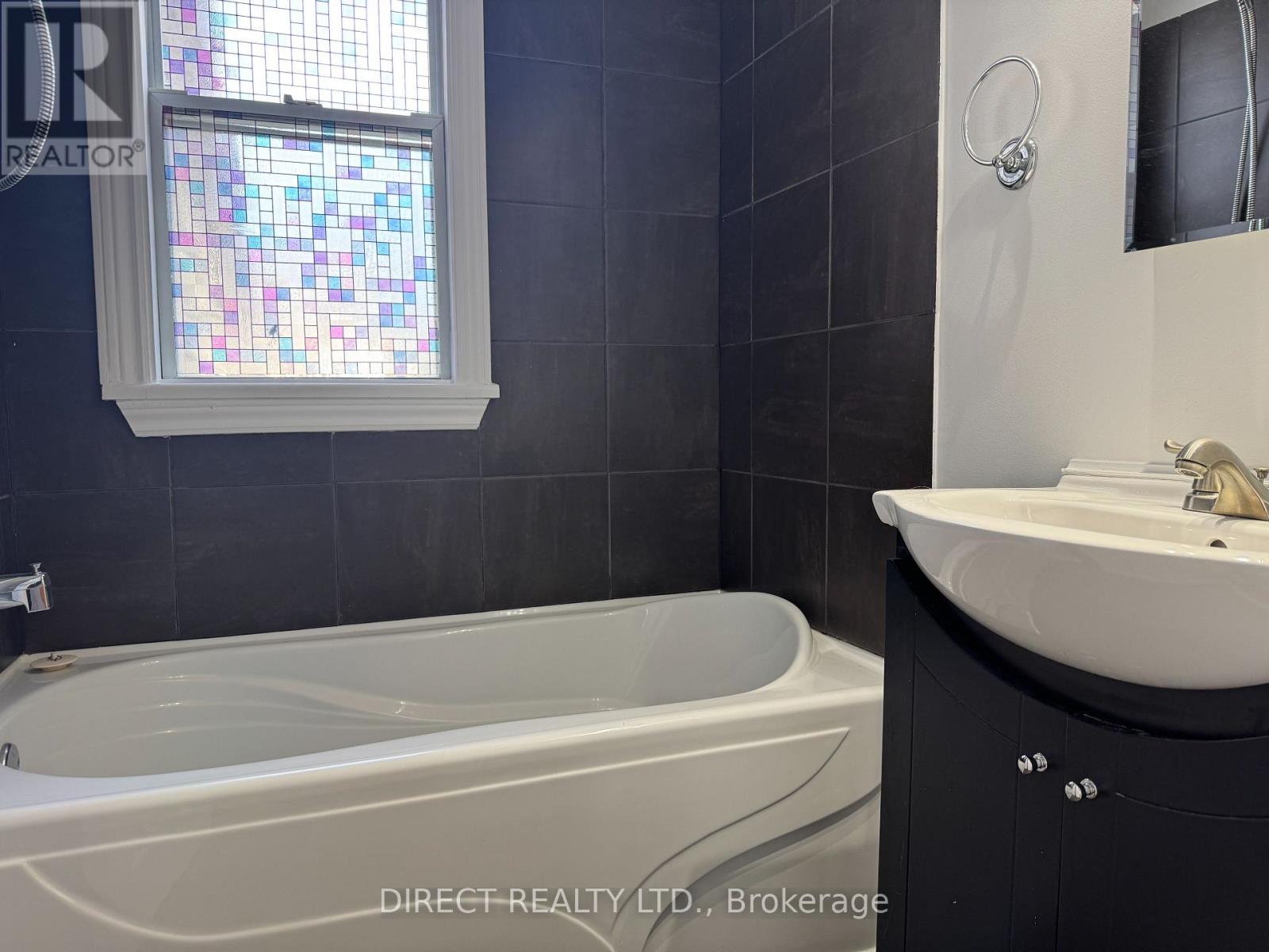 33 Sinclair Street, Belleville (Belleville Ward), Ontario  K8P 3S5 - Photo 17 - X12642996